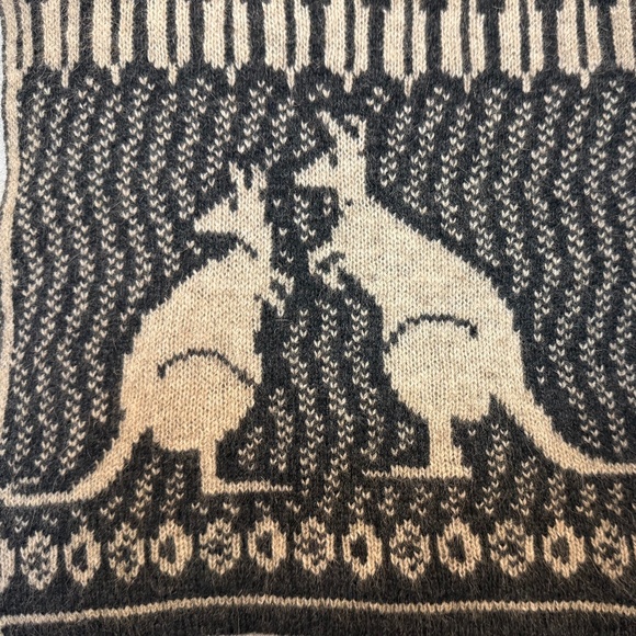Merino Snug Australia Merino Wool Possum Scarf 🇦🇺 – Kangaroo Motif – Soft Knit - Picture 8 of 12